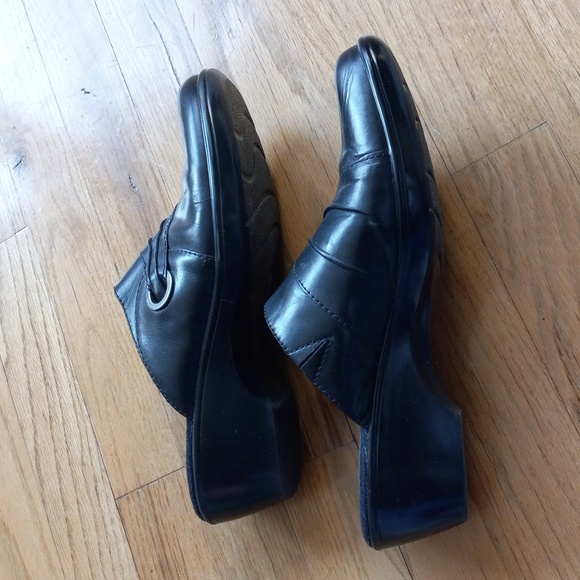 Size 8.5M Clarks Bendables Black Leather Clogs Brazil Very Good Cond. - Picture 4 of 7